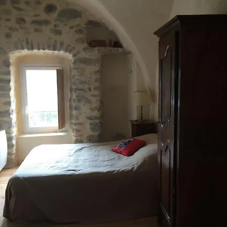 בית נופש Maison De Village En Montagne *